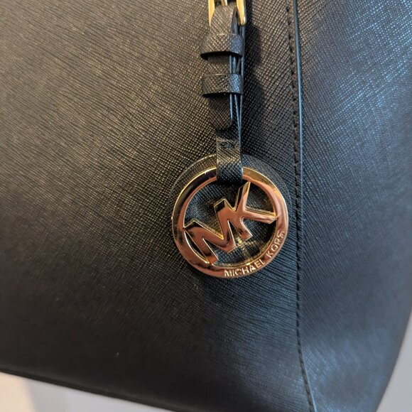 Michael Kors Jet Set Saffiano Leather Tote - Picture 3 of 6